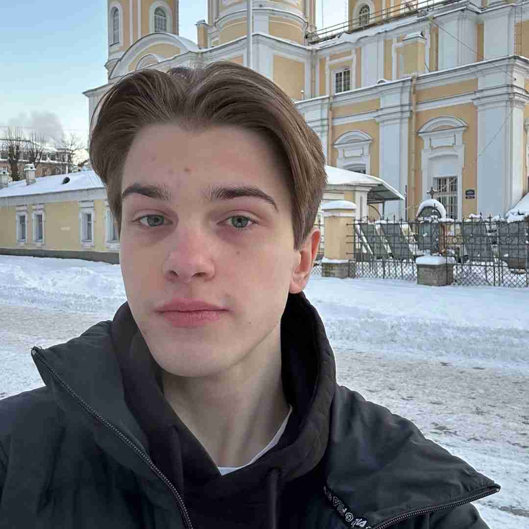 David Kim - Physics student learning with interactive lab simulations on YourLabSolved